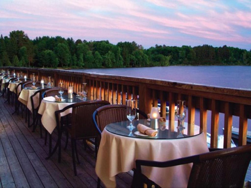 Taboo Muskoka Hotel Gravenhurst Eksteriør billede